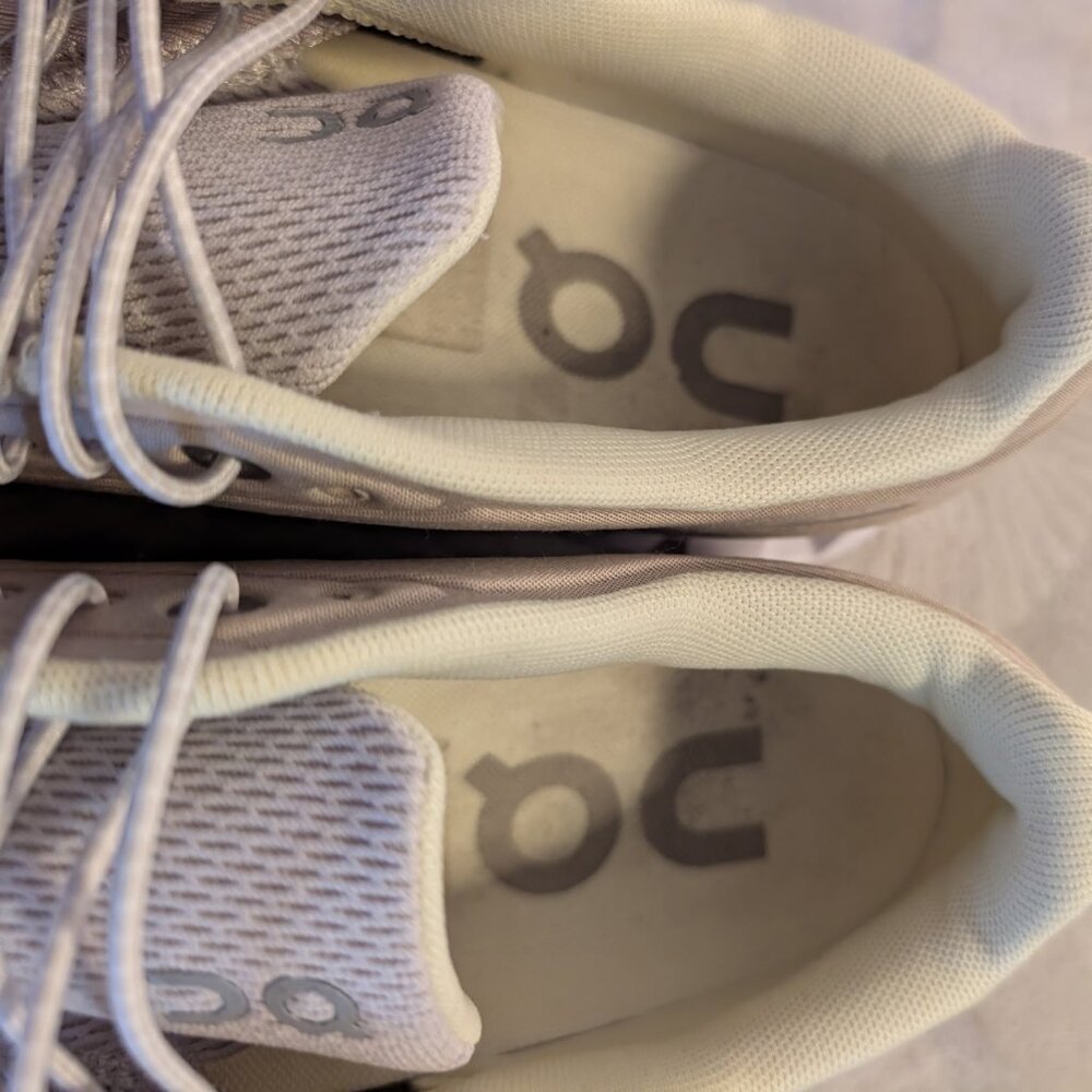 Rose On Cloud 5 Sneaker